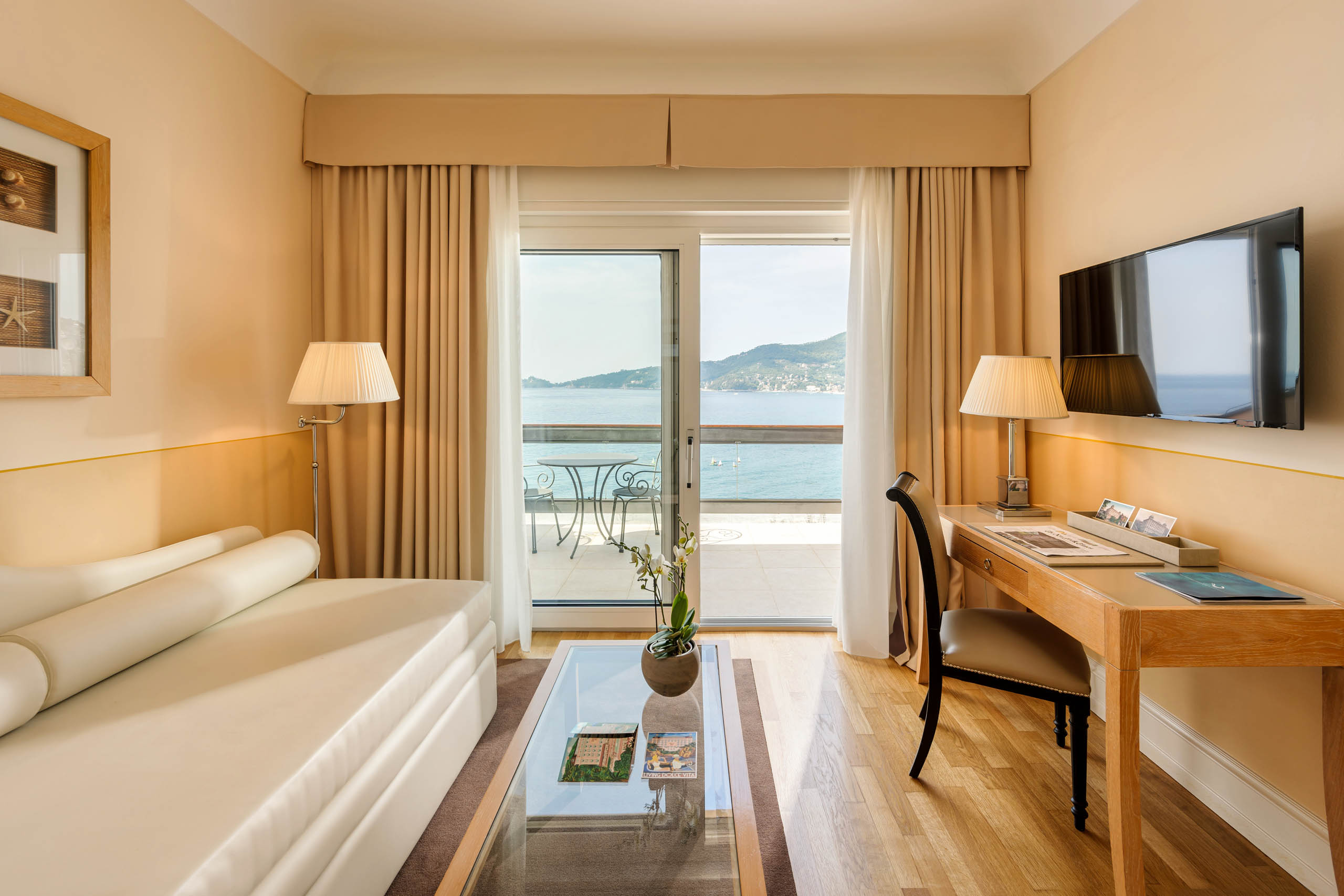 Grand-Hotel-Bristol_Luxury-Hotel-Rapallo_Executive Suite panoramic  3-R_OR.jpg